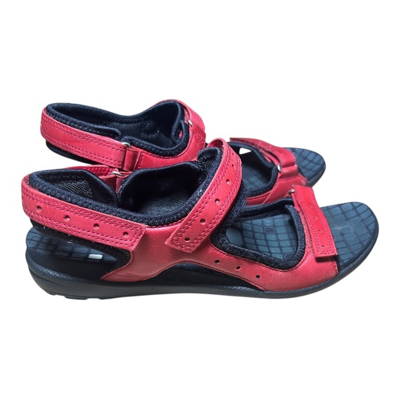 ECCO Cruise Red Leather
Sport Sandals Three Strap Adjustable Womens 8.5(39) - Picture 4 of 8